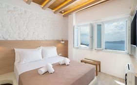 Airth Santorini Suites
